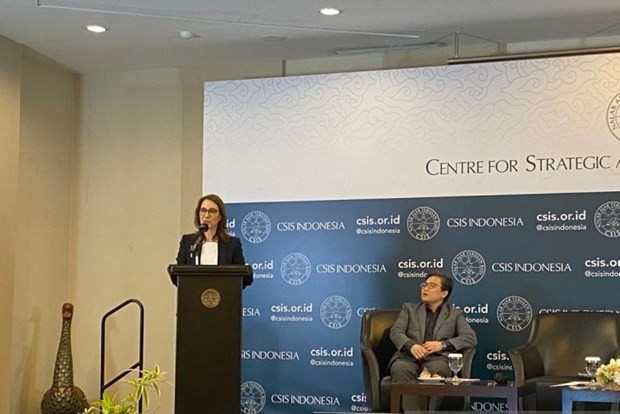 L'ambassadrice du Canada en Indonésie, Nadia Burger, prononce un discours lors d'un séminaire sur la stratégie indo-pacifique du Canada à Jakarta le 17 février 2023. Photo : ANTARA/VNA