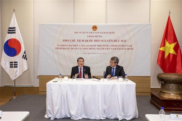 Le Vice-Président de l'Assemblée nationale, Nguyên Duc Hai, à l'Ambassade du Vietnam en République de Corée. Photo : VNA.