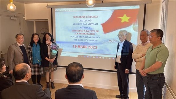 La cérémonie de lancement du Club des amis amoureux des îles du Vietnam en France. Photo : VNA.