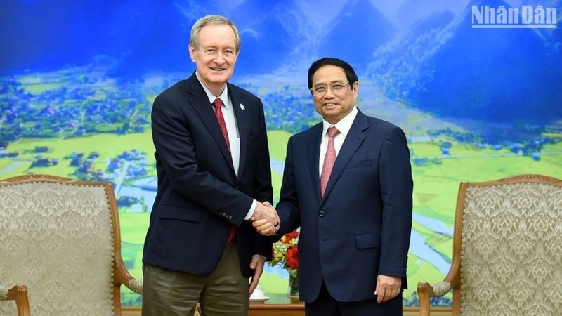 Le Premier ministre vietnamien, Pham Minh Chinh (à droite) et le sénateur Mike Crapo. Photo : NDEL.