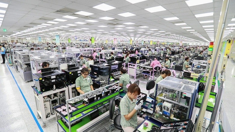 Dans une usine Samsung au Vietnam. Photo : Vnbusiness 