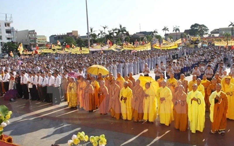 Des bouddhistes célèbrent la Cérémonie de Vesak à Quang Tri. Photo : VNA.