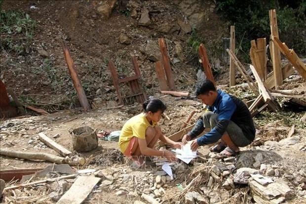 La famille de Moong Van Danh dans le village de Binh Son 1, commune de Ta Ca, district de Ky Son, province de Nghe An, a perdu sa maison à cause des crues soudaines. Photo : VNA