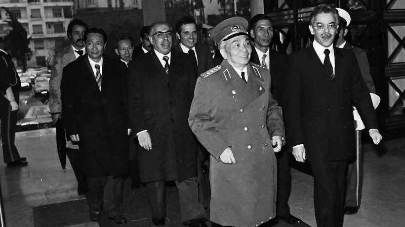 Le général Vo Nguyên Giap effectue une visite officielle en Algérie en 1980. Photo d’archives
