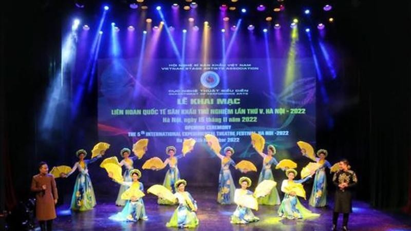 Cérémonie d'ouverture du 5e Festival international du théâtre expérimental Hanoi - 2022. Photo : VNA.