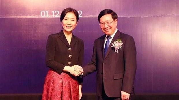 Le Vice-Premier ministre permanent Pham Binh Minh et l'ambassadeur de la République de Corée au Vietnam, Oh Young-ju. Photo : VNA.