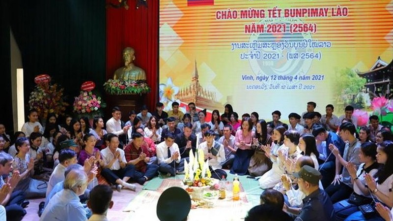 Célébration de la fête laotienne de Bunpimay. Photo: thoidai.com.vn