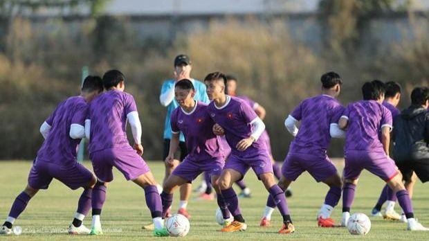 Des joueurs vietnamiens lors d'une séance d'entraînement, le 19 décembre à Vientiane. Photo : AFF.