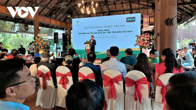 Lors de la cérémonie pour annoncer le programme de recherche de la valeur de la culture culinaire du Vietnam. Photo: VOV