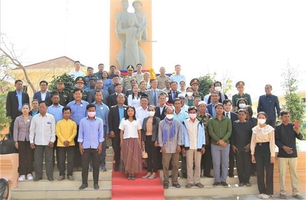 Cérémonie marquant l’achèvement de la restauration du monument de l’amitié Vietnam - Cambodge dans la province cambodgienne de Kampong Speu. Photo: VNA 