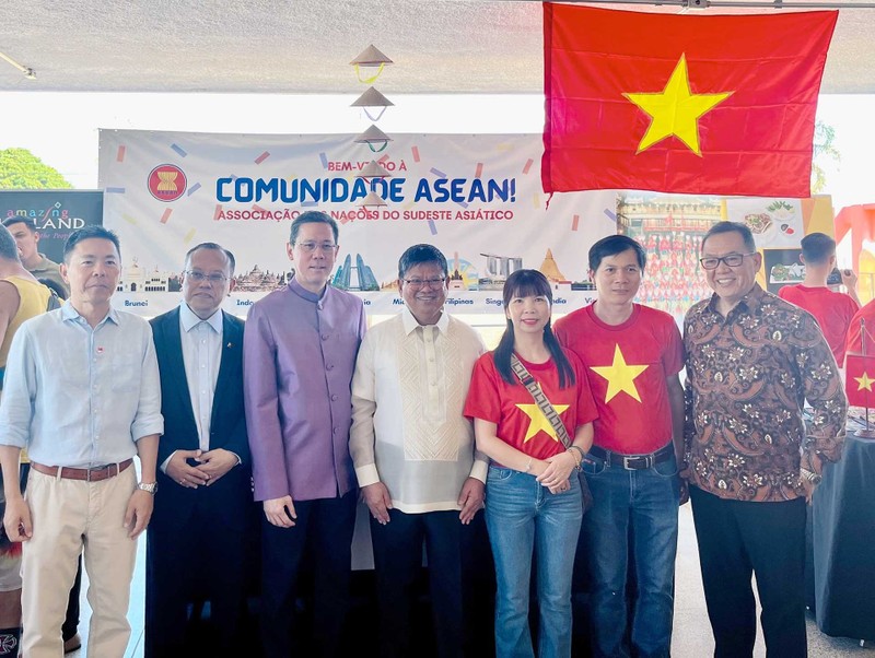 Les ambassadeurs des pays de l'ASEAN participent au Salon international de la culture et de la gastronomie 2023. Photo: baoquocte 