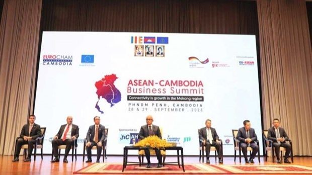 Le sommet des affaires ASEAN - Cambodge a débuté à Phnom Penh le 28 septembre. (Photo : phnompenhpost.com)