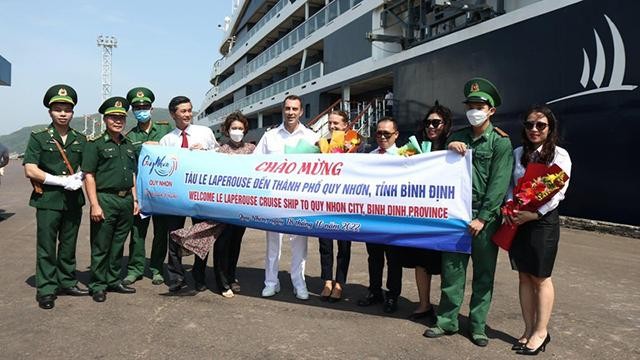 Binh Dinh accueille un navire de croisière international au port de Quy Nhon. Photo: NDEL