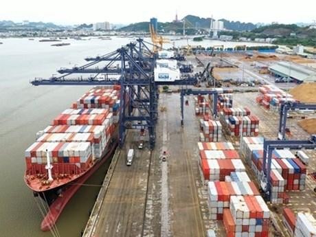 Activités d'import-export des marchandises au port de Cai Lan. Photo : VNA.