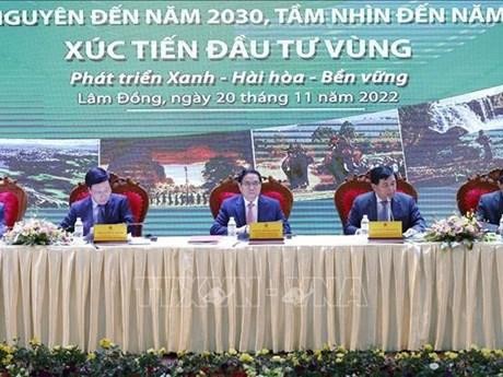 Le Premier ministre Pham Minh Chinh (centre) lors de la conférence, à Dà Lat, le 20 novembre. Photo : VNA.