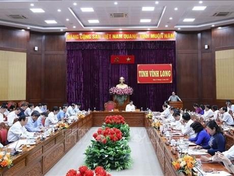 Le Premier ministre Pham Minh Chinh s’exprimant lors de la séance de travail avec la permanence du Comité provincial du Parti de Vinh Long. Photo : VNA.