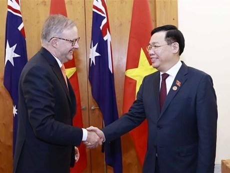 Le Président de l'Assemblée nationale (AN) du Vietnam Vuong Dinh Hue (droite) et le Premier ministre australien Anthony Albanese. Photo : VNA.