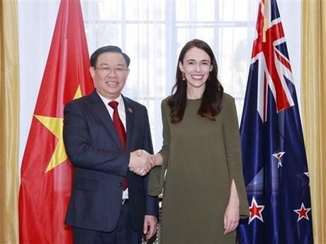 Le Président Vuong Dinh Huê et la Première ministre néo-zélandaise Jacinda Ardern. Photo : VNA.