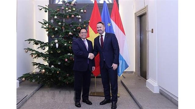 Le Premier ministre Pham Minh Chinh (à gauche) et le Premier ministre luxembourgeois, Xavier Bettel (à droite). Photo: VNA