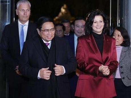 Le Premier ministre Pham Minh Chinh et la présidente du Sénat belge, Stephanie D’Hose. Photo: VNA.