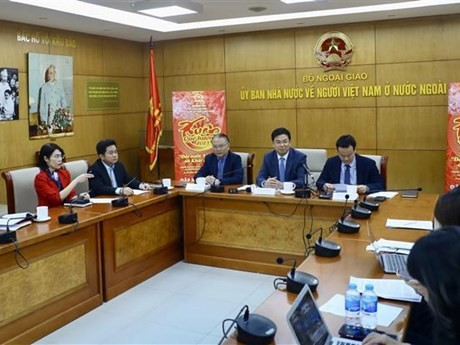 Conférence de presse du Comité d'État chargé des affaires liées aux Vietnamiens d’outre-mer, le 28 décembre à Hanoï. Photo : VNA.
