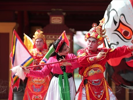 Les artistes donnent une seconde jeunesse au "tuông" royal de Huê