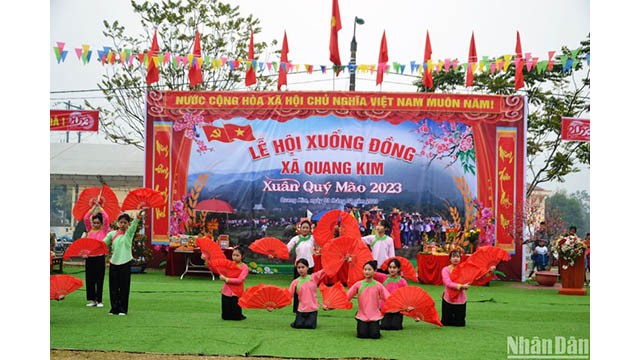 La « Fête de descente aux champs », également connue sous le nom de « Roóng Poọc» de l'ethnie Giáy de la commune frontalière de Quang Kim (district de Bat Xat, province de Lào Cai). Photo : Quôc Hông/NDEL.