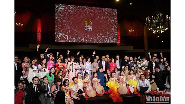 L'Association des Étudiants vietnamiens en France a organisé un programme artistique ayant la plus grande envergure des 20 dernières années pour accueillir le printemps à l'occasion du Nouvel An lunaire – « Vietfest 2023 ». Photo : NDEL.