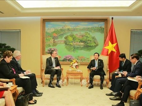 Le Vice-Premier ministre Trân Hông Hà (à droite) reçoit le directeur de la GEAPP. Photo : VNA.