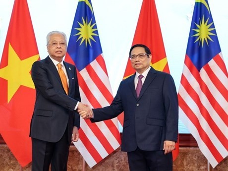 Le Premier ministre vietnamien, Pham Minh Chinh (à droite), et son homologue malaisien, Sri Ismail Sabri bin Yaakob, qui est en visite au Vietnam en mars 2022. Photo : VGP.