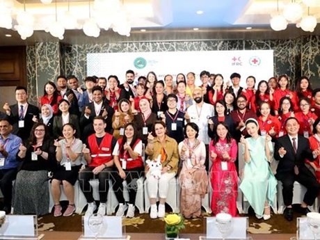 Les délégués au 4e Forum de la jeunesse Asie-Pacifique de la Croix-Rouge et du Croissant-Rouge, à Hanoi, le 20 novembre. Photo : VNA.