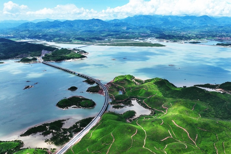 L'autoroute Vân Dôn-Mong Cai dans la province de Quang Ninh (au Nord-Est du Vietnam). Photo : VTV.