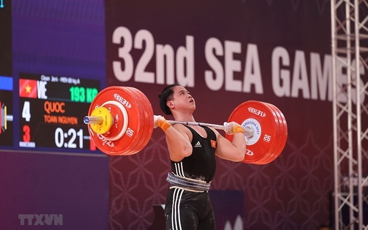 Haltérophilie: Nguyên Quôc Toan a établi un record lors des SEA Games dans la catégorie des 89 kg. Photo : VNA.