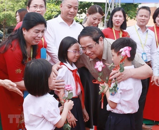 Le Premier ministre vietnamien, Pham Minh Chinh (chemise beige). Photo : Duong Giang/VNA.