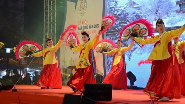 Représentation artistique lors de la cérémonie d'ouverture du festival Vietnam - République de Corée. Photo: VNA