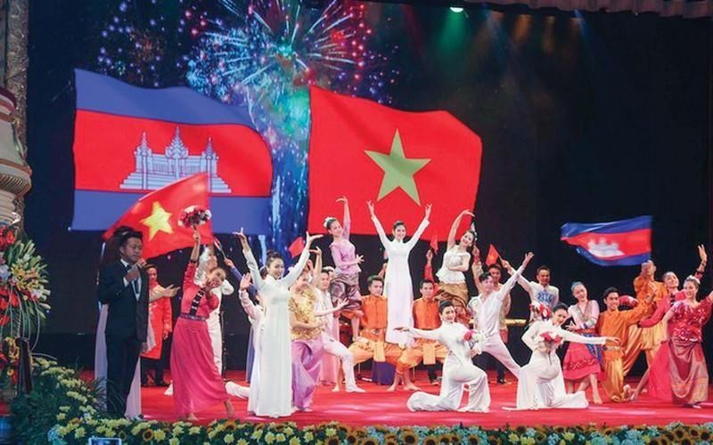 Une performance d'échange artistique entre le Vietnam et le Cambodge. Photo: VGP.