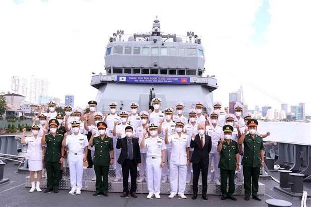 Le navire d'entraînement ROKS Hansando de la Marine de la République de Corée accoste le port de Hô Chi Minh-Ville. Photo: VNA
