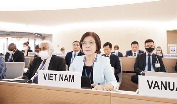 L'ambassadrice Lê Thi Tuyêt Mai, cheffe de la délégation du Vietnam à la 51e session du Conseil des droits de l’homme. Photo : VNA