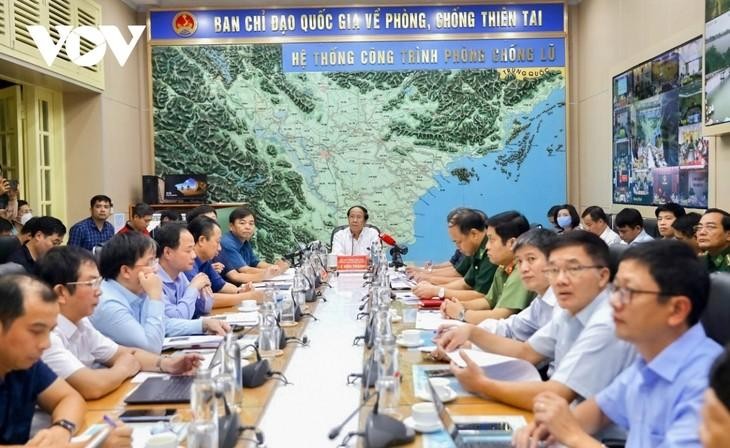 Le Vice-Premier ministre Lê Van Thanh préside une réunion de la Direction nationale de lutte contre les catastrophes naturelles destinée à se préparer au typhon Noru. Photo : VOV.