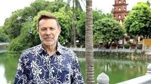 L’ambassadeur australien au Vietnam, Andrew Goledzinowski à la pagode Trân Quôc à Hanoi. Photo : VOV.