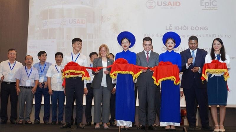 Cérémonie de lancement du financement de 10 systèmes d'oxygène liquide de l'USAID pour les hôpitaux vietnamiens. Photo : VGP.