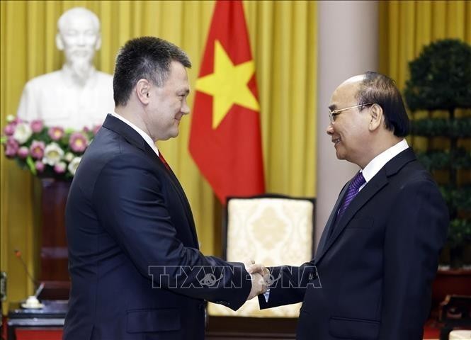 Le Président vietnamien, Nguyên Xuân Phuc (à droite), et le procureur général de la Fédération de Russie, Igor Krasnov. Photo : VNA.