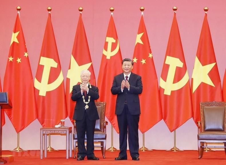 Le Secrétaire général Nguyên Phu Trong et le Secrétaire général et Président chinois Xi Jinping, lors de la cérémonie à Pékin, le 31 octobre. Photo : VNA .
