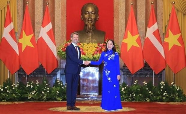 La Vice-Présidente Vo Thi Anh Xuân (à droite) et le Prince héritier du Danemark Frederik. Photo : VNA.