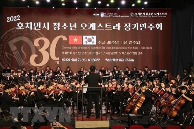 Concert pour célébrer le 30e anniversaire de l'établissement des relations diplomatiques entre le Vietnam et la République de Corée. Photo : VNA.