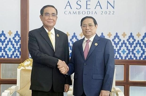 Le Premier ministre vietnamien Pham Minh Chinh (à droite) et son homologue thaïlandais, Prayut Chan-o-cha. Photo : VNA.