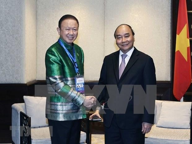 Le Président Nguyên Xuân Phuc (à droite) et le président de l'Association d'Amitié Thaïlande - Vietnam, Sanan Angubolkul. Photo : VNA.