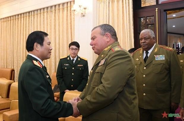 Le général Luong Cuong (à gauche) et le général de division Víctor Rojo Ramos. Photo : VNA.