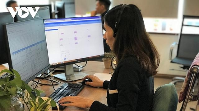 En 2022, le Vietnam a besoin de 530 000 personnes travaillant dans le domaine des technologies de l’information et de la transformation numérique, mais en réalité, il en manque encore 150 000. Photo : VOV.