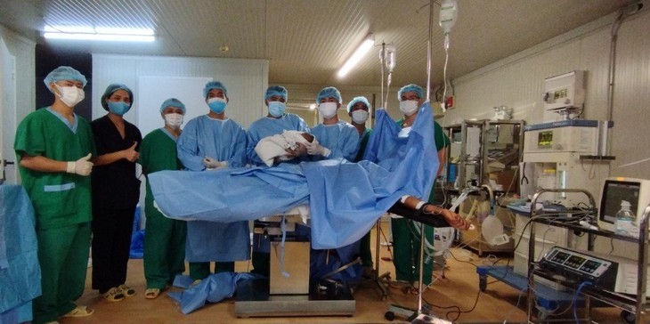 Une première petite fille est née à l'hôpital de campagne du Vietnam au Soudan du Sud. Photo : sggp.org.vn